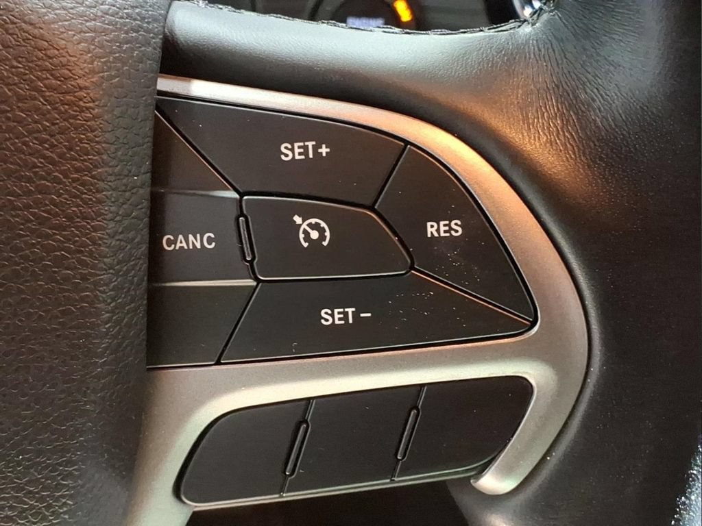 Used 2020 Jeep Grand Cherokee Altitude AWD/4WD image 21