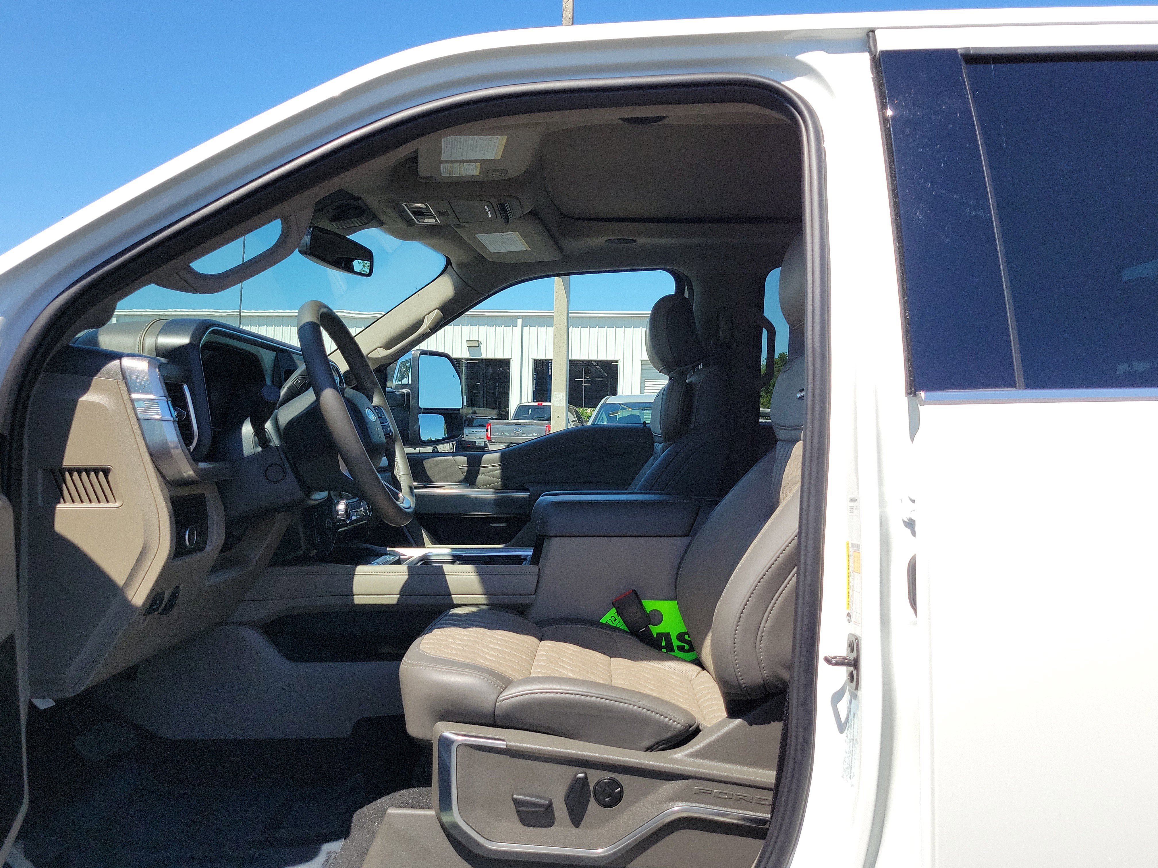 Certified 2025 Ford F250 Platinum w/ Platinum Plus Package AWD/4WD image 20