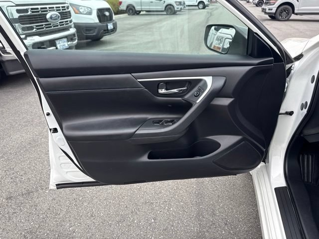Used 2017 Nissan Altima 2.5 SR w/ Midnight Edition Package FWD image 12