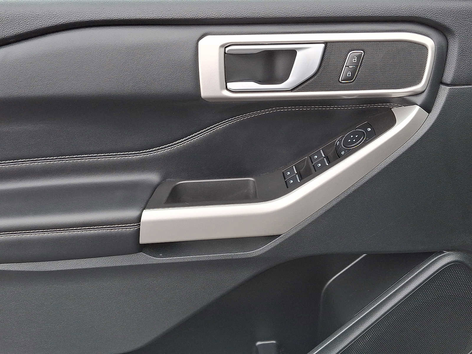 Certified 2024 Ford Explorer XLT w/ Equipment Group 202A image 13