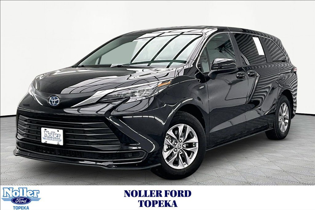 Used 2025 Toyota Sienna LE