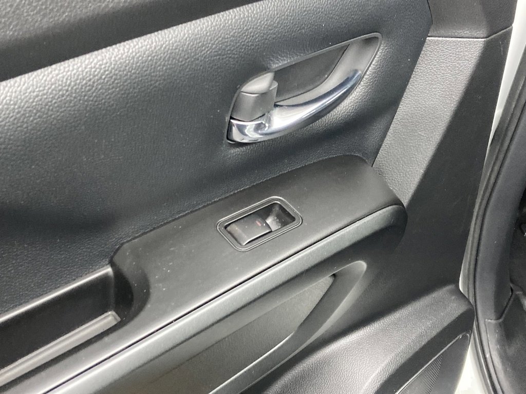 Used 2023 Nissan Titan SV w/ SV Convenience Package image 34