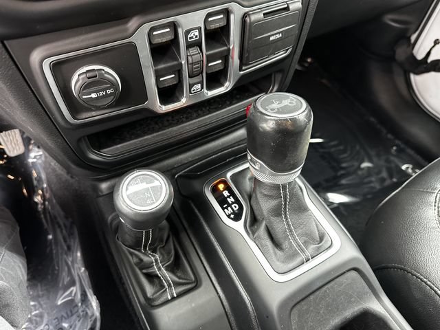 Used 2020 Jeep Wrangler Unlimited Sahara w/ Dual Top Group AWD/4WD image 24