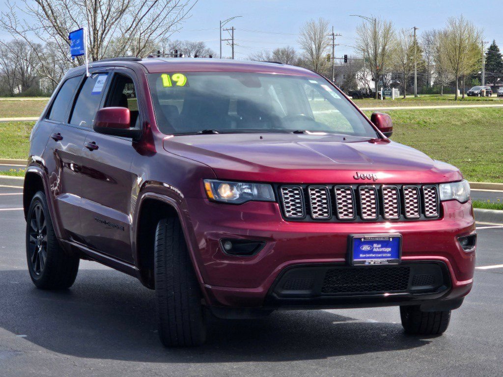 Used 2019 Jeep Grand Cherokee Altitude AWD/4WD image 4