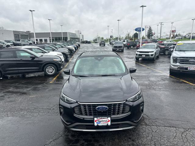 Certified 2024 Ford Escape Platinum w/ Class II Trailer Tow Package AWD/4WD image 3