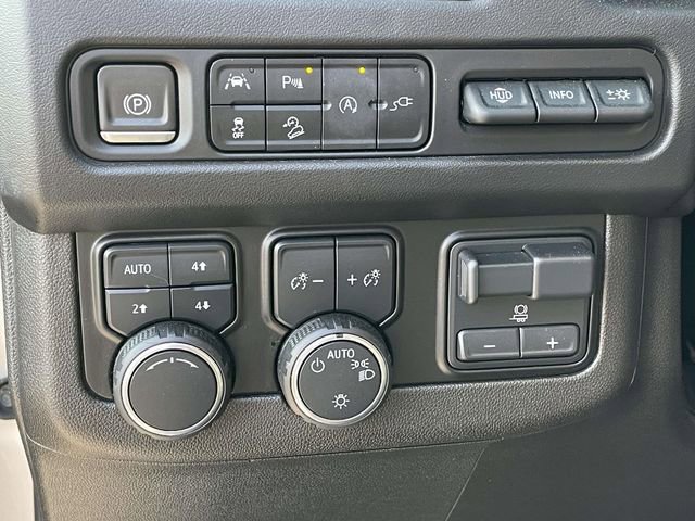 Used 2021 Chevrolet Suburban Premier w/ Premium Package image 16