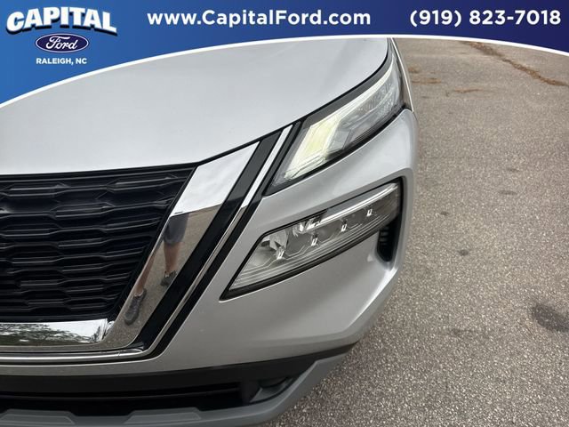 Used 2021 Nissan Rogue SV image 11