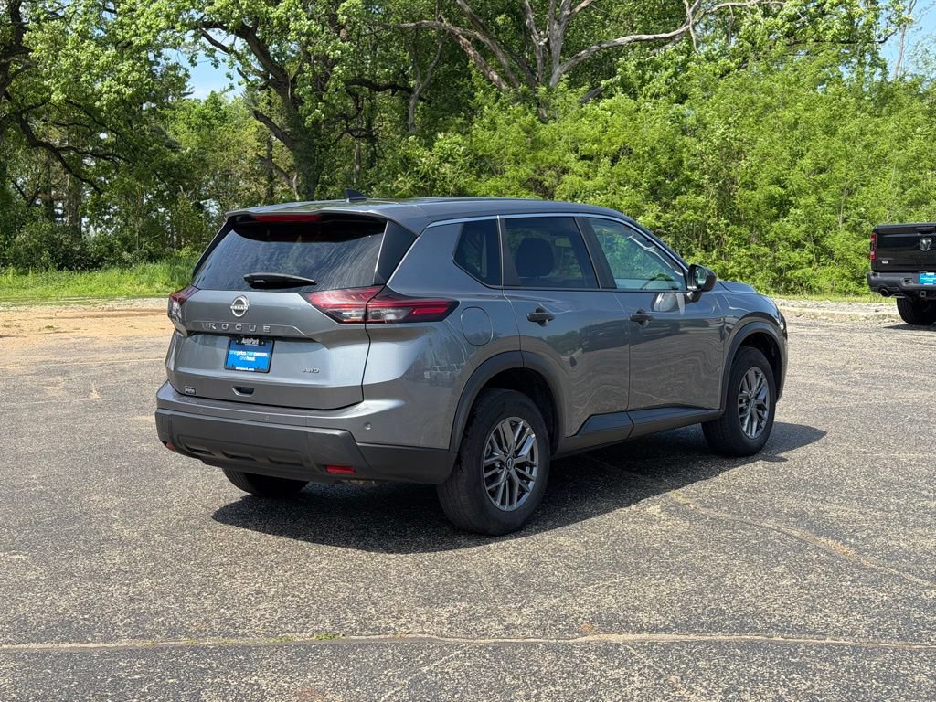 Used 2024 Nissan Rogue S AWD/4WD image 5