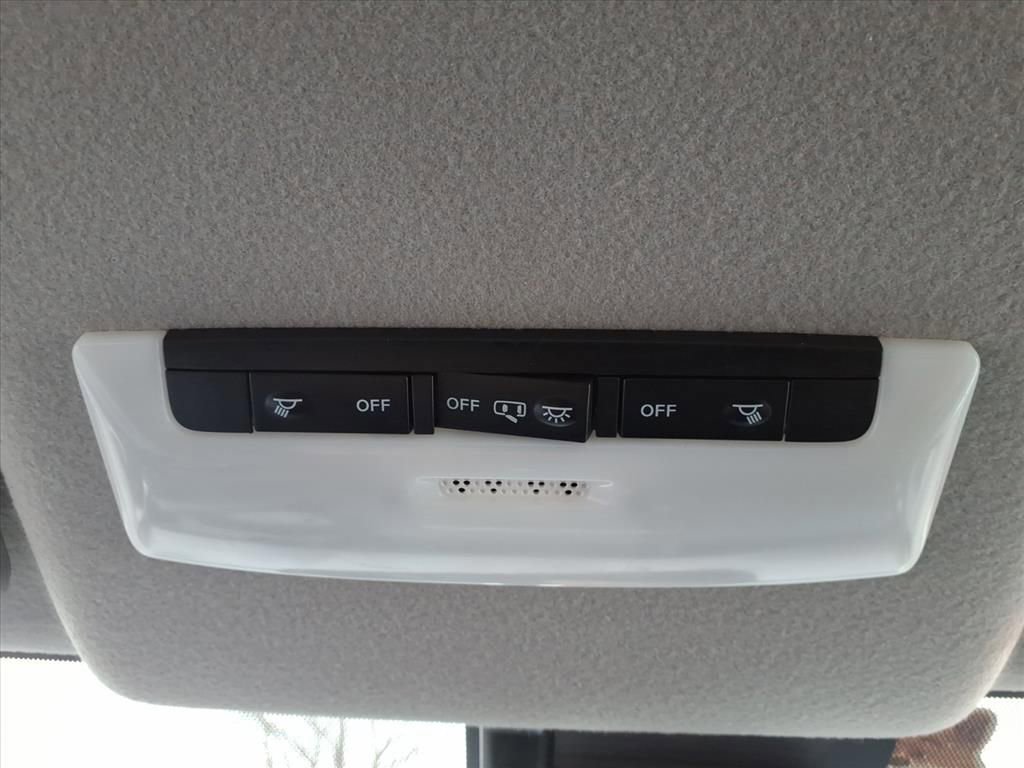 Used 2023 Nissan Versa SV image 25