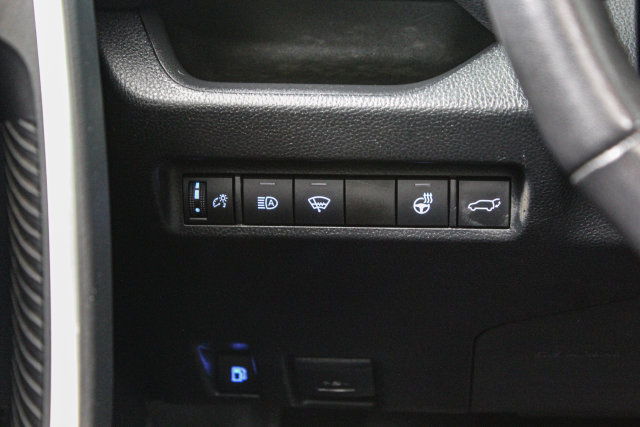 Used 2021 Toyota RAV4 XLE w/ Convenience Package AWD/4WD image 18