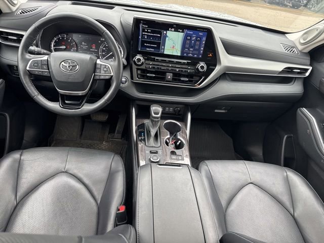 Used 2022 Toyota Highlander Platinum image 17
