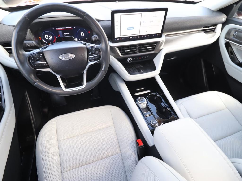 Certified 2025 Ford Explorer Platinum w/ LUX Leather Package image 9
