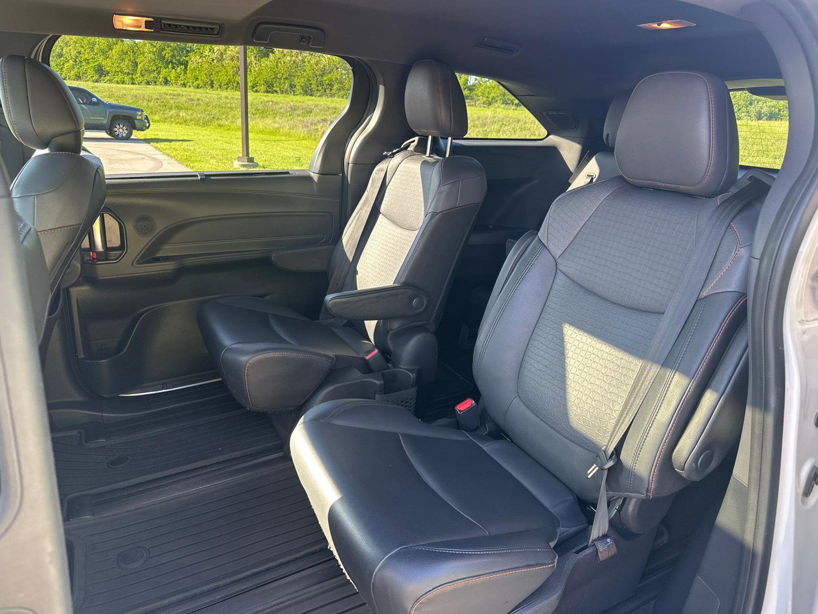 Used 2021 Toyota Sienna XSE w/ XSE Plus Package FWD image 7
