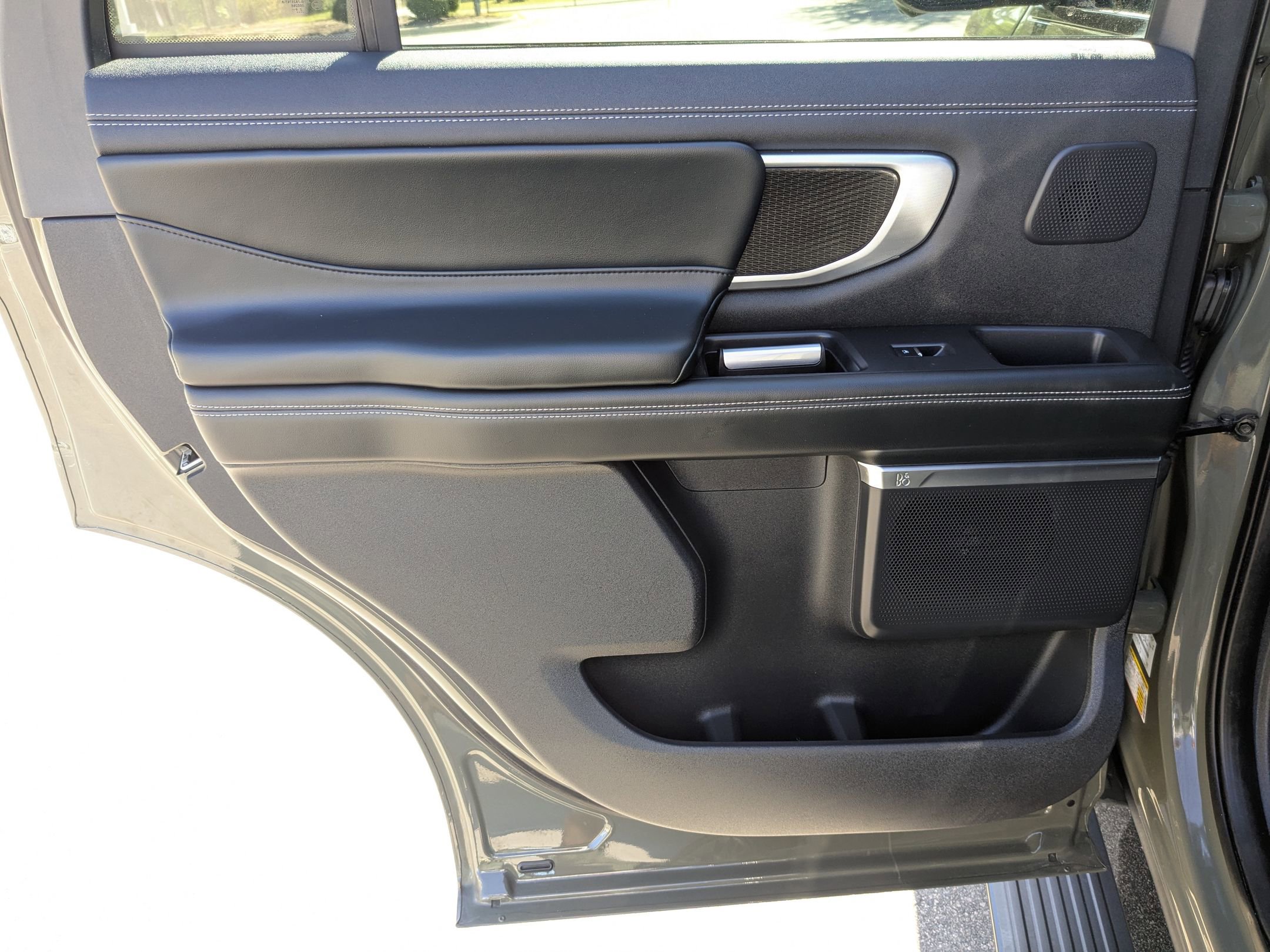 Certified 2025 Ford Expedition Platinum w/ Stealth Performance Package AWD/4WD image 34