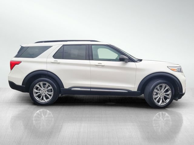 Certified 2023 Ford Explorer XLT w/ Equipment Group 202A AWD/4WD image 3