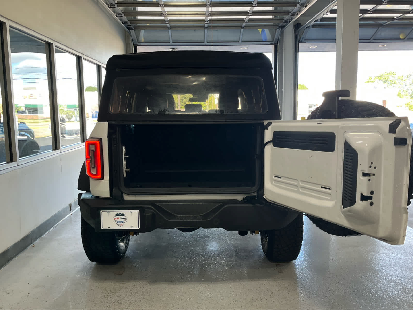 Certified 2023 Ford Bronco Outer Banks w/ Sasquatch Package AWD/4WD image 3