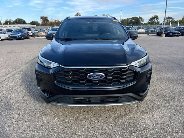 Certified 2025 Ford Escape ST-Line w/ Tech Pack #1 AWD/4WD image 2