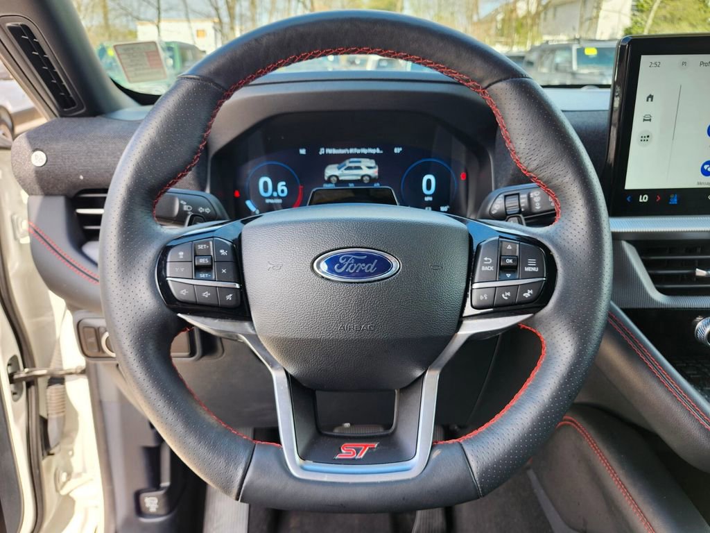 Certified 2025 Ford Explorer ST image 31