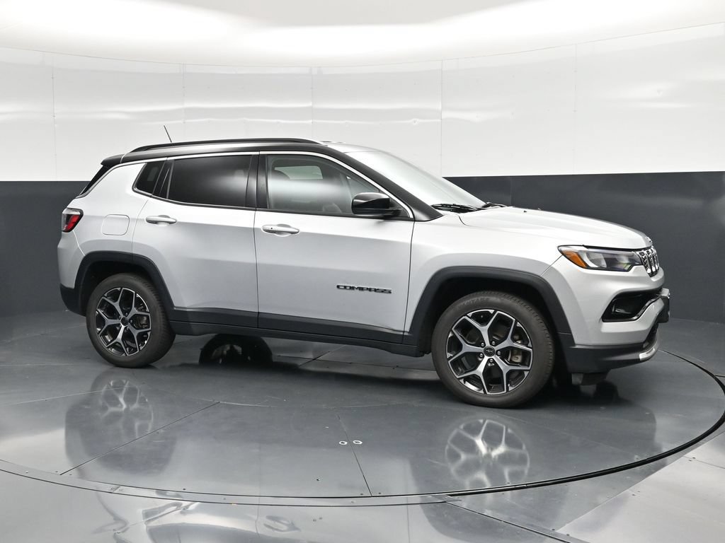 Used 2025 Jeep Compass Limited AWD/4WD image 5
