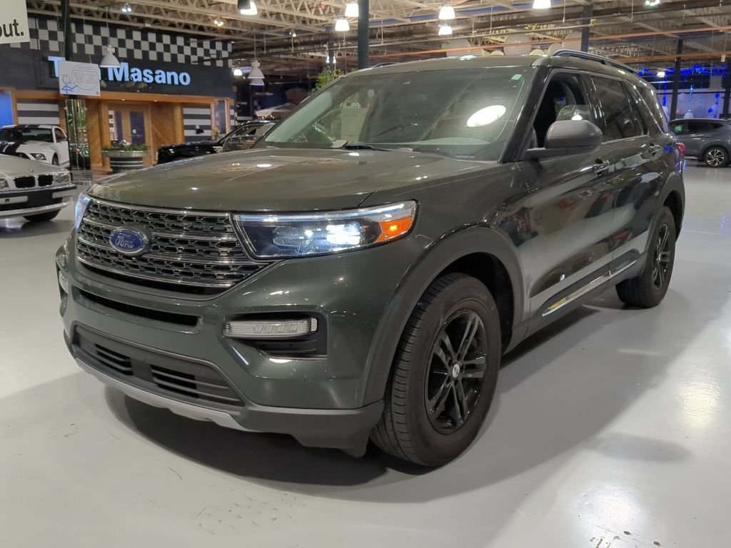 Certified 2023 Ford Explorer XLT w/ Equipment Group 202A AWD/4WD image 1