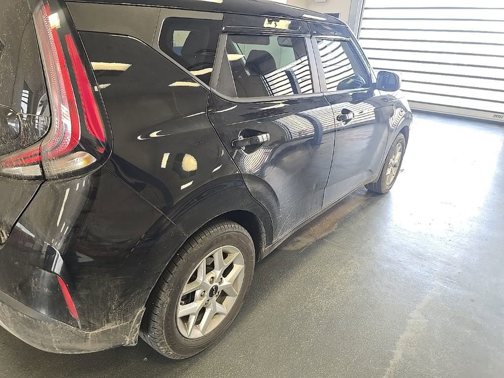 Used 2025 Kia Soul LX w/ LX Technology Package image 3