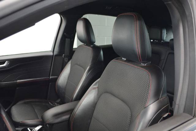 Certified 2023 Ford Escape ST-Line w/ Tech Pack #1 AWD/4WD image 9