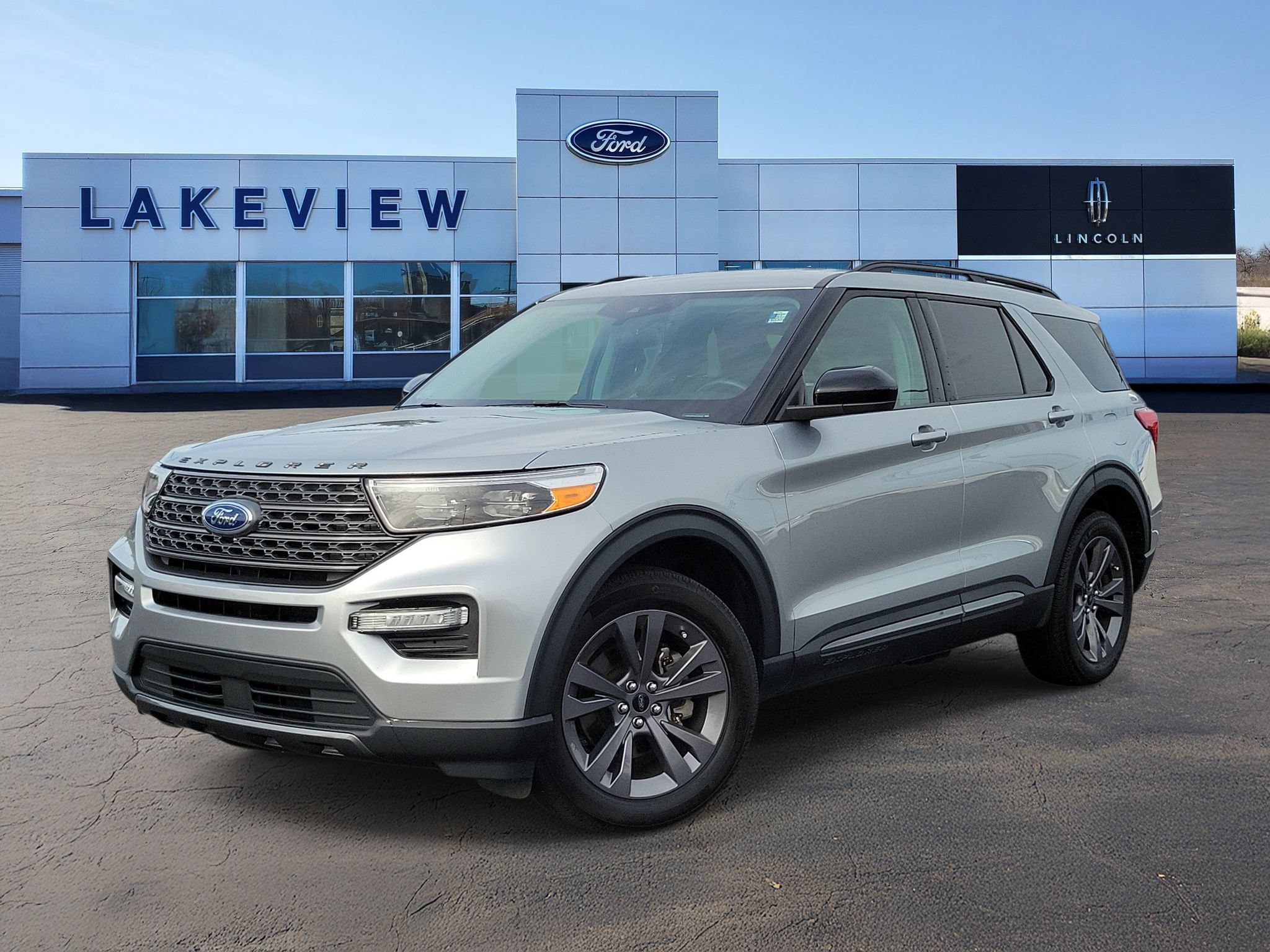 Certified 2024 Ford Explorer XLT w/ Equipment Group 202A