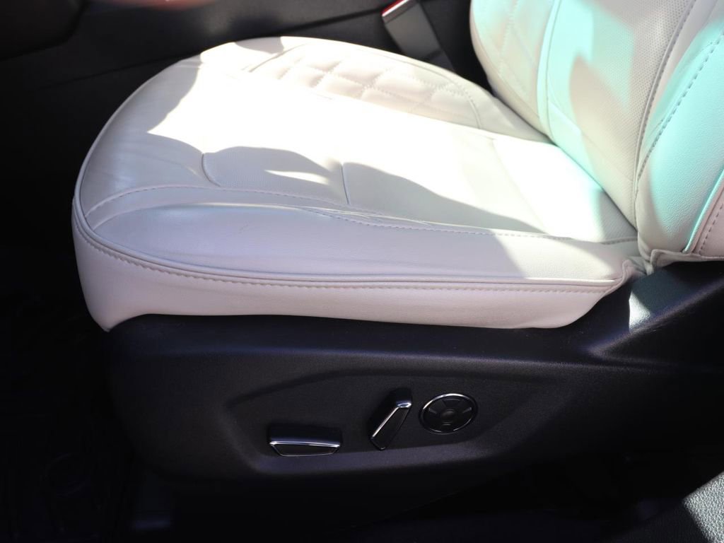 Certified 2017 Ford Explorer Platinum image 18