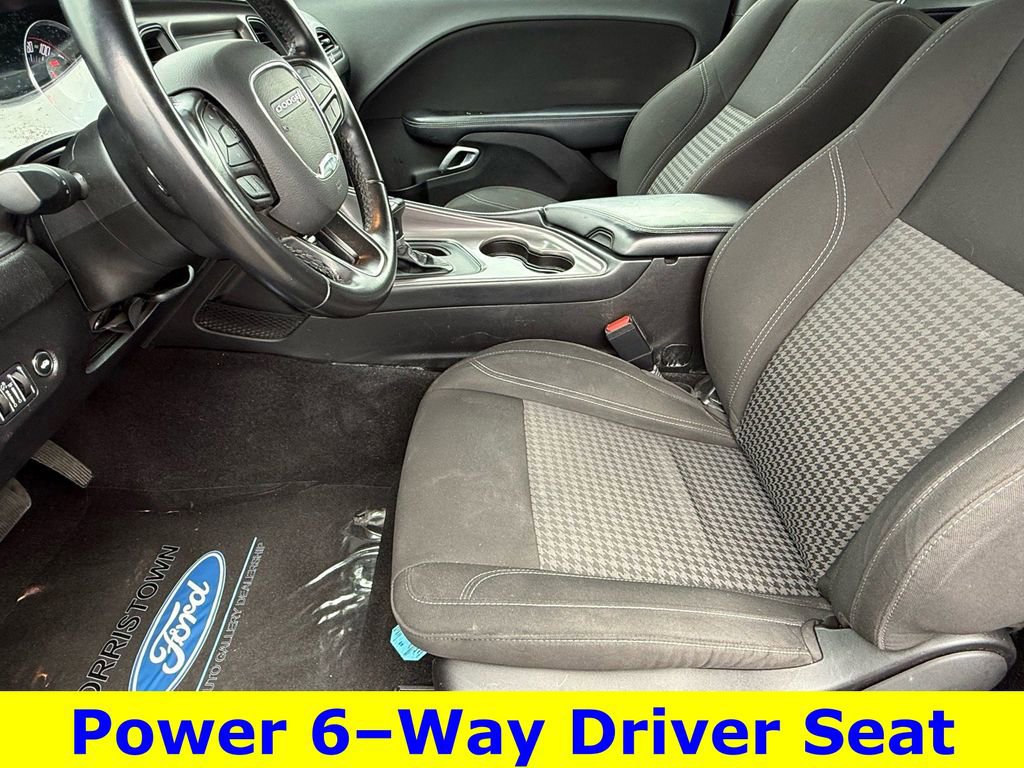 Used 2023 Dodge Challenger SXT image 14