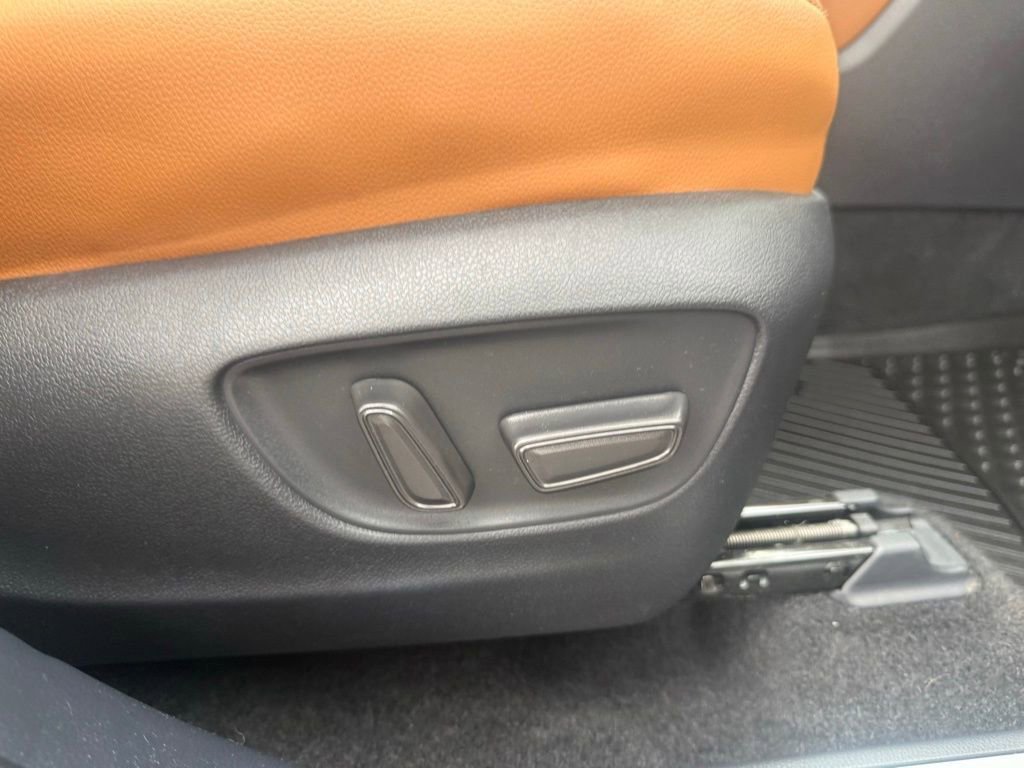 Used 2025 Toyota Highlander Platinum AWD/4WD image 69