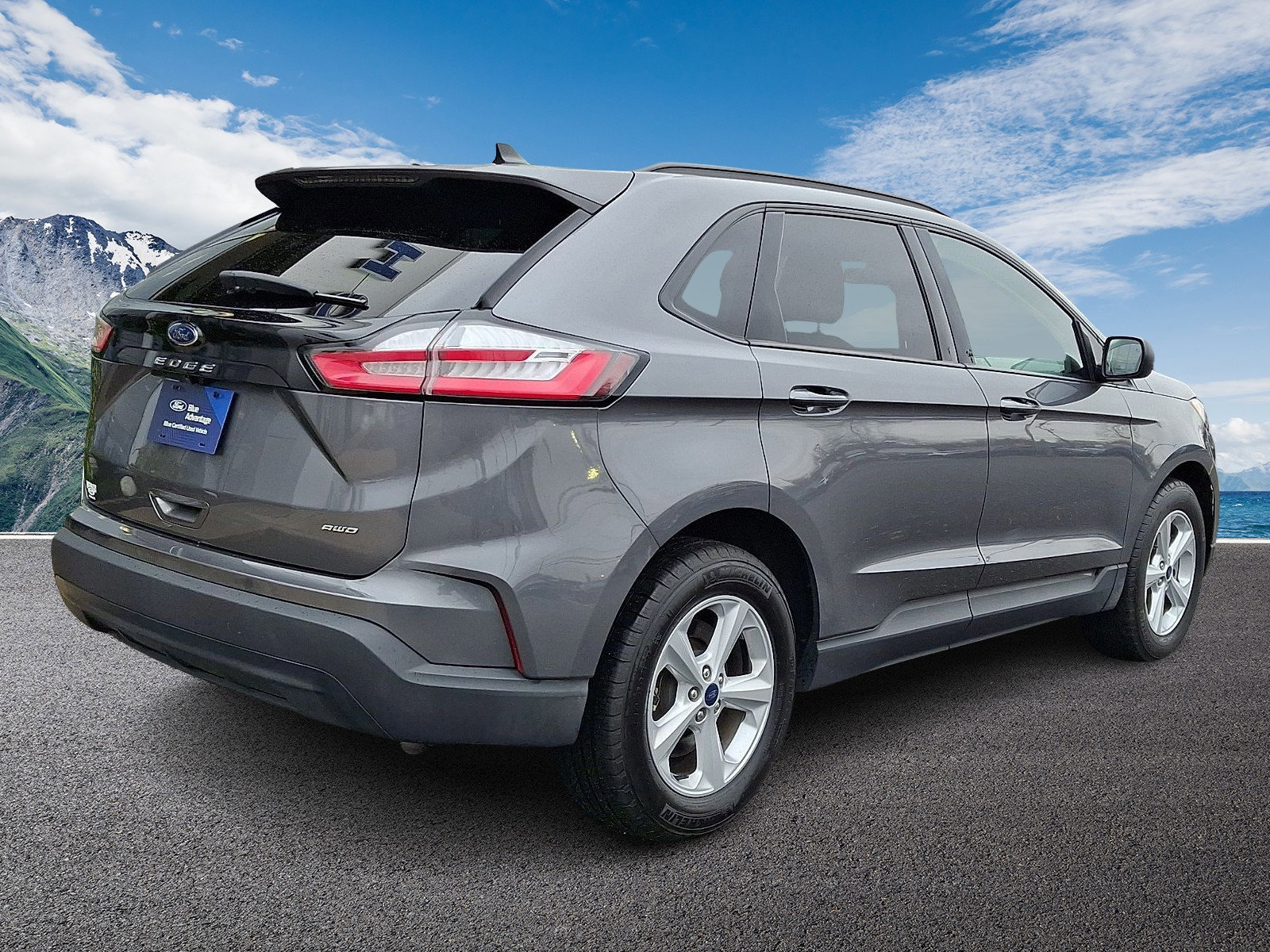 Certified 2022 Ford Edge SE image 4