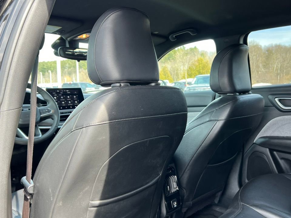 Used 2024 Jeep Compass Latitude AWD/4WD image 32