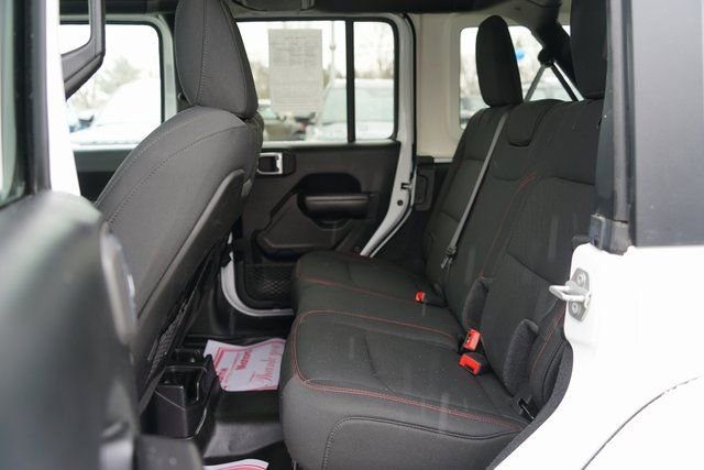 Used 2020 Jeep Wrangler Unlimited Rubicon w/ Cold Weather Group AWD/4WD image 8