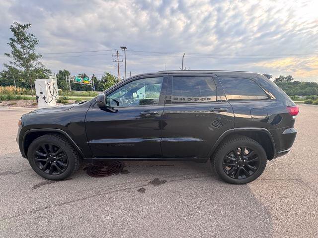 Used 2018 Jeep Grand Cherokee Altitude AWD/4WD image 7