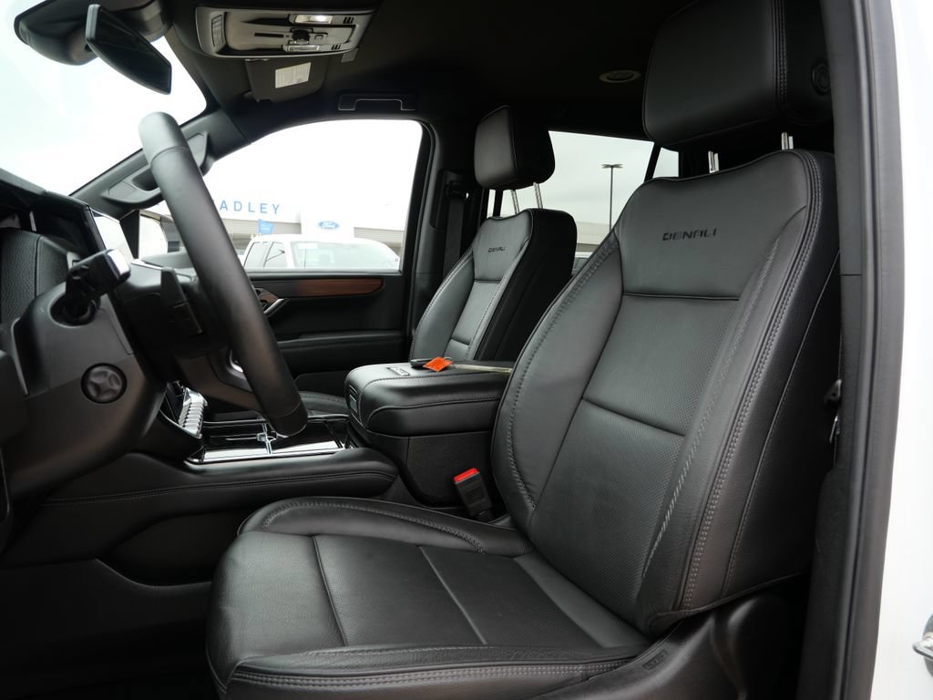 Used 2025 GMC Yukon Denali AWD/4WD image 18