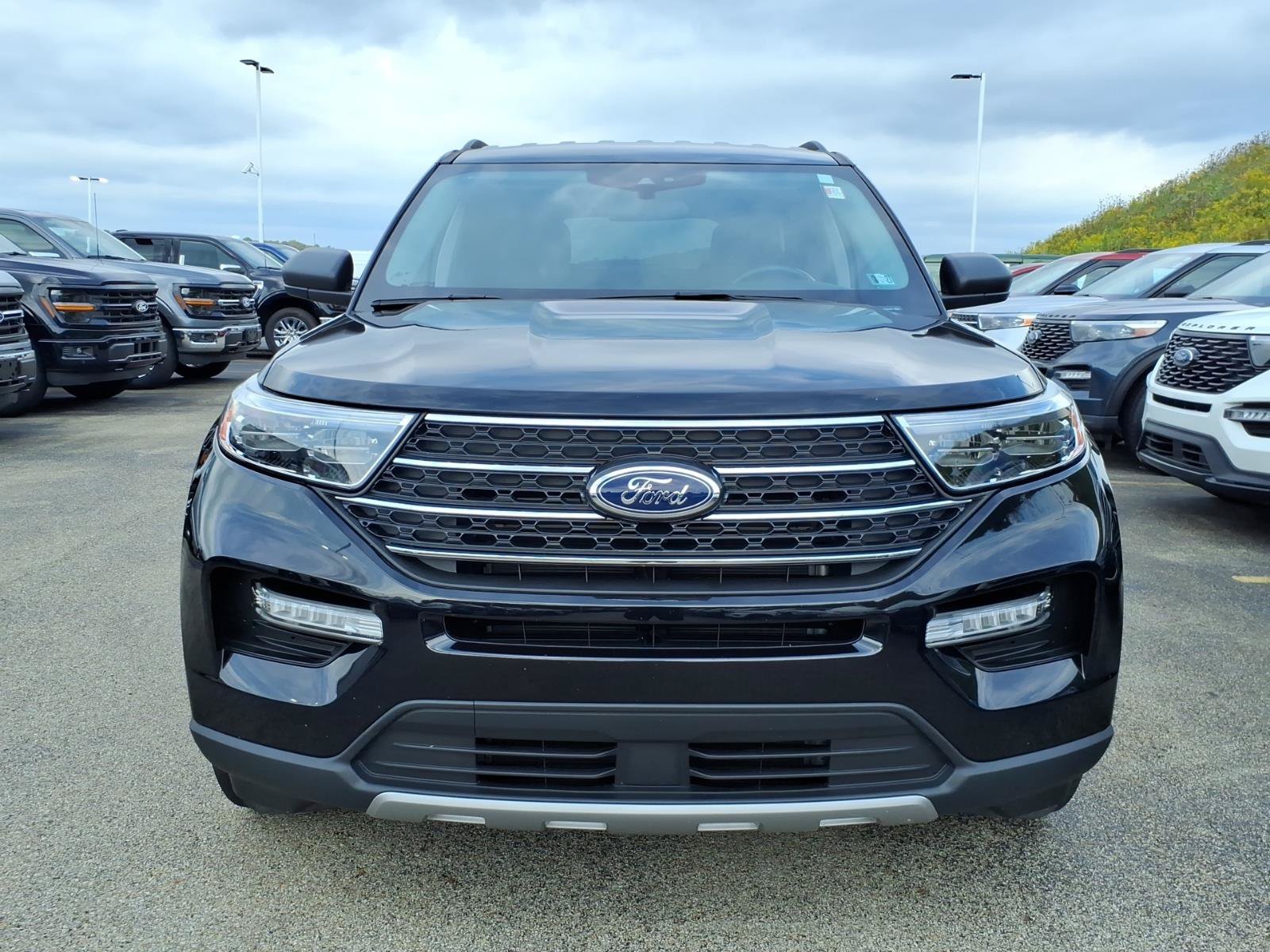 Certified 2023 Ford Explorer XLT w/ Equipment Group 202A AWD/4WD image 2