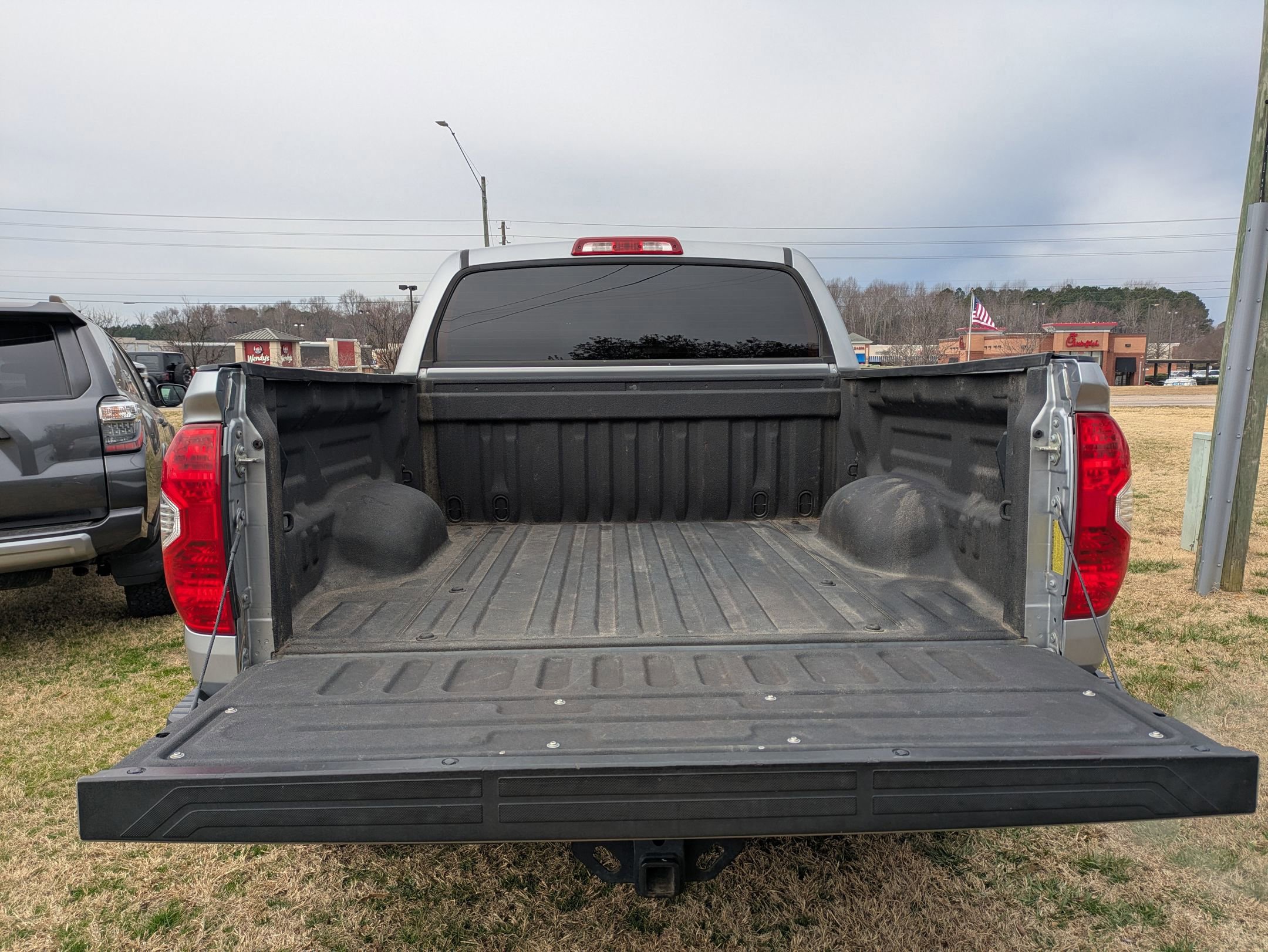 Used 2018 Toyota Tundra SR5 w/ SR5 Upgrade Package image 31