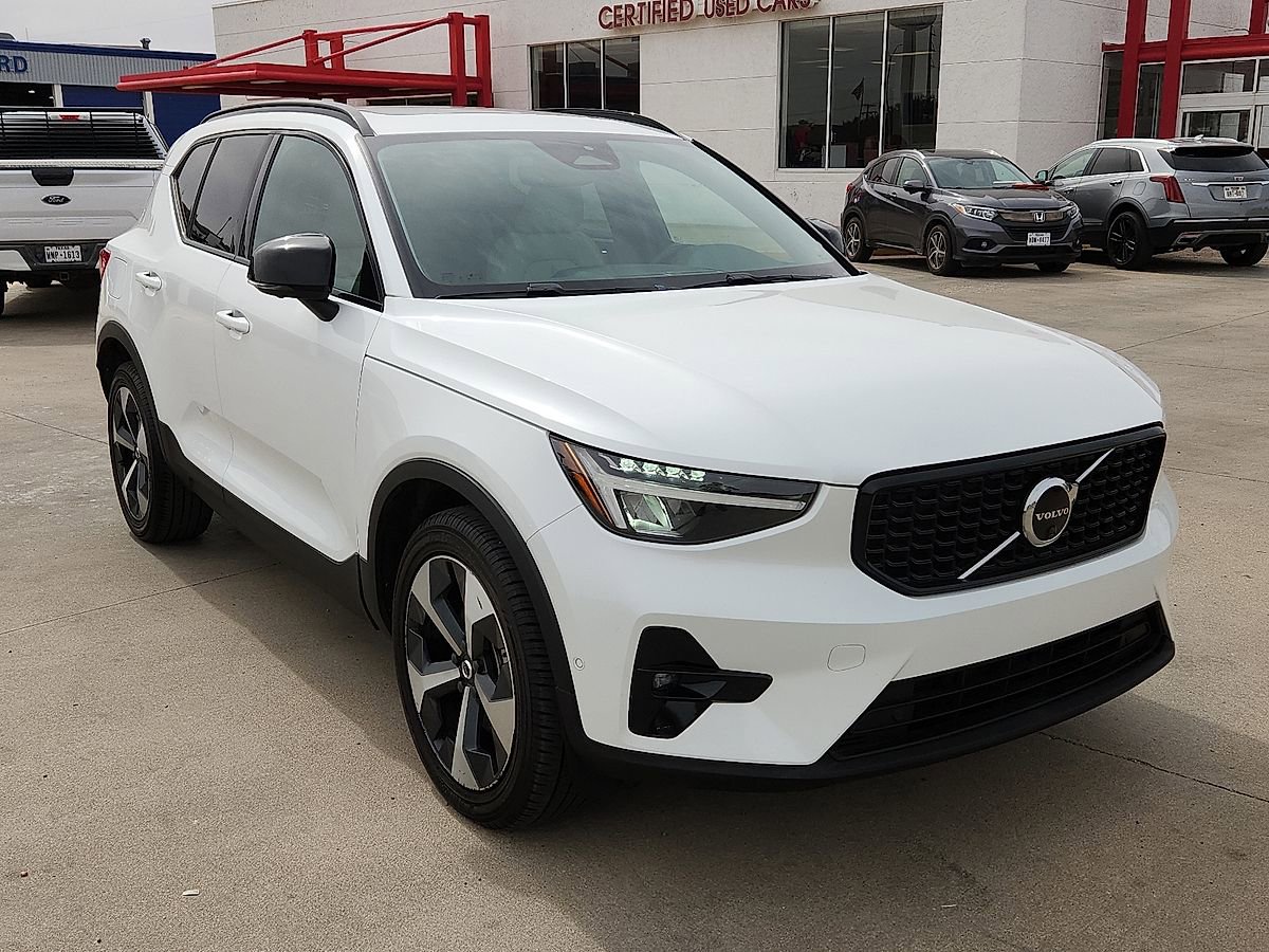 Used 2023 Volvo XC40 B4 Ultimate FWD image 4