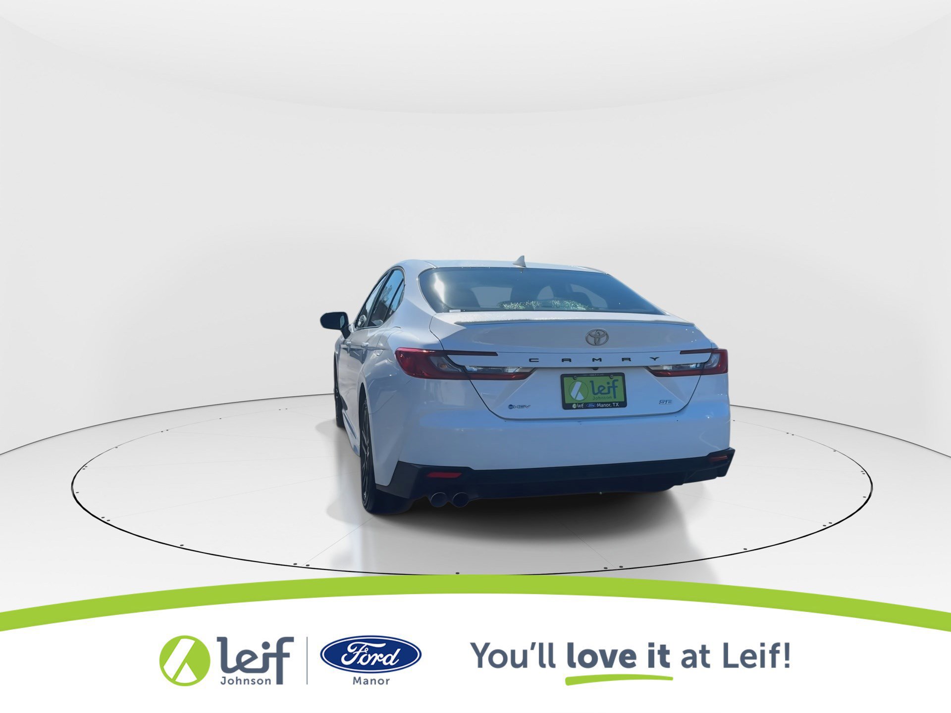 Used 2025 Toyota Camry SE image 6