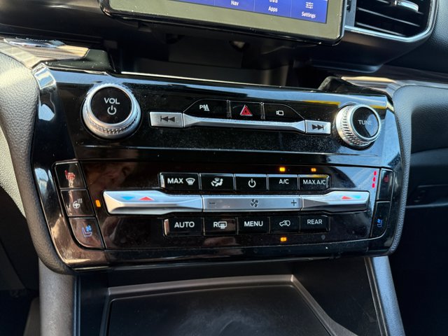 Certified 2023 Ford Explorer Limited w/ Equipment Group 301A AWD/4WD image 30