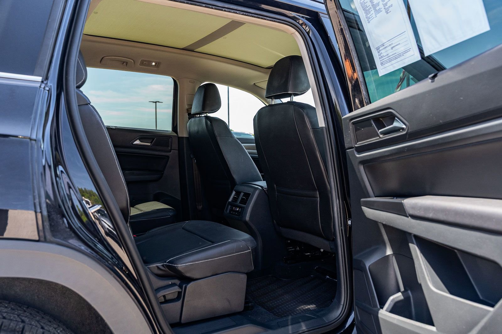 Used 2021 Volkswagen Atlas SE w/ Panoramic Sunroof Package FWD image 14