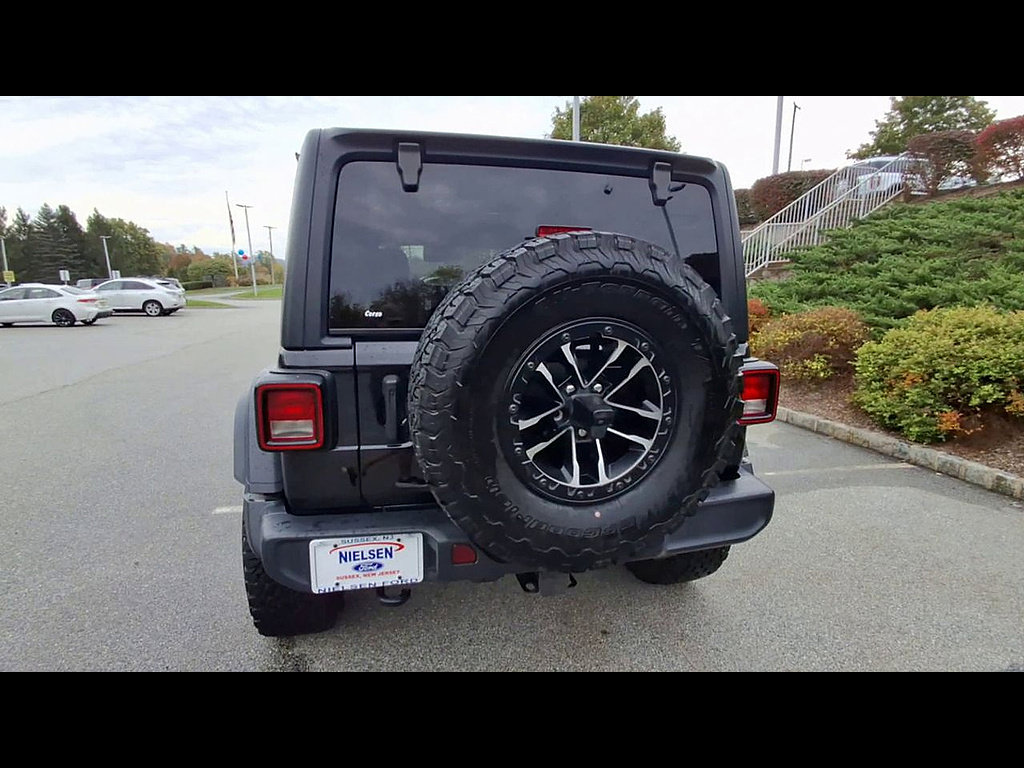 Used 2024 Jeep Wrangler Unlimited Sport AWD/4WD image 7