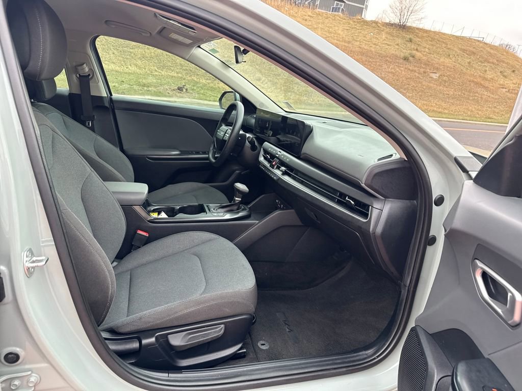 Used 2025 Kia K4 LXS image 26