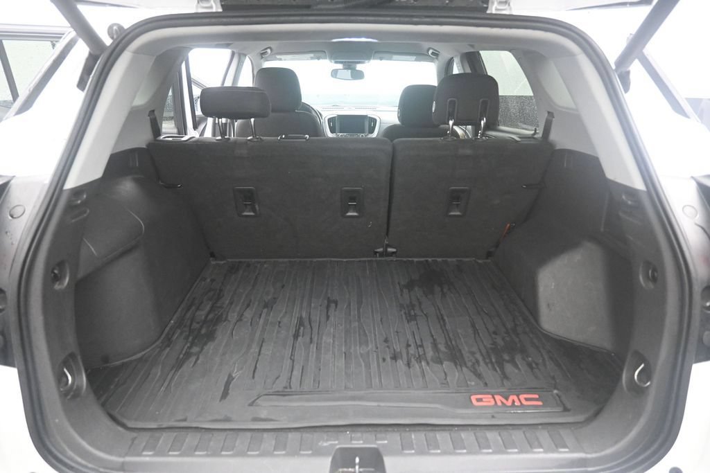 Used 2020 GMC Terrain SLE w/ Driver Convenience Package FWD image 2