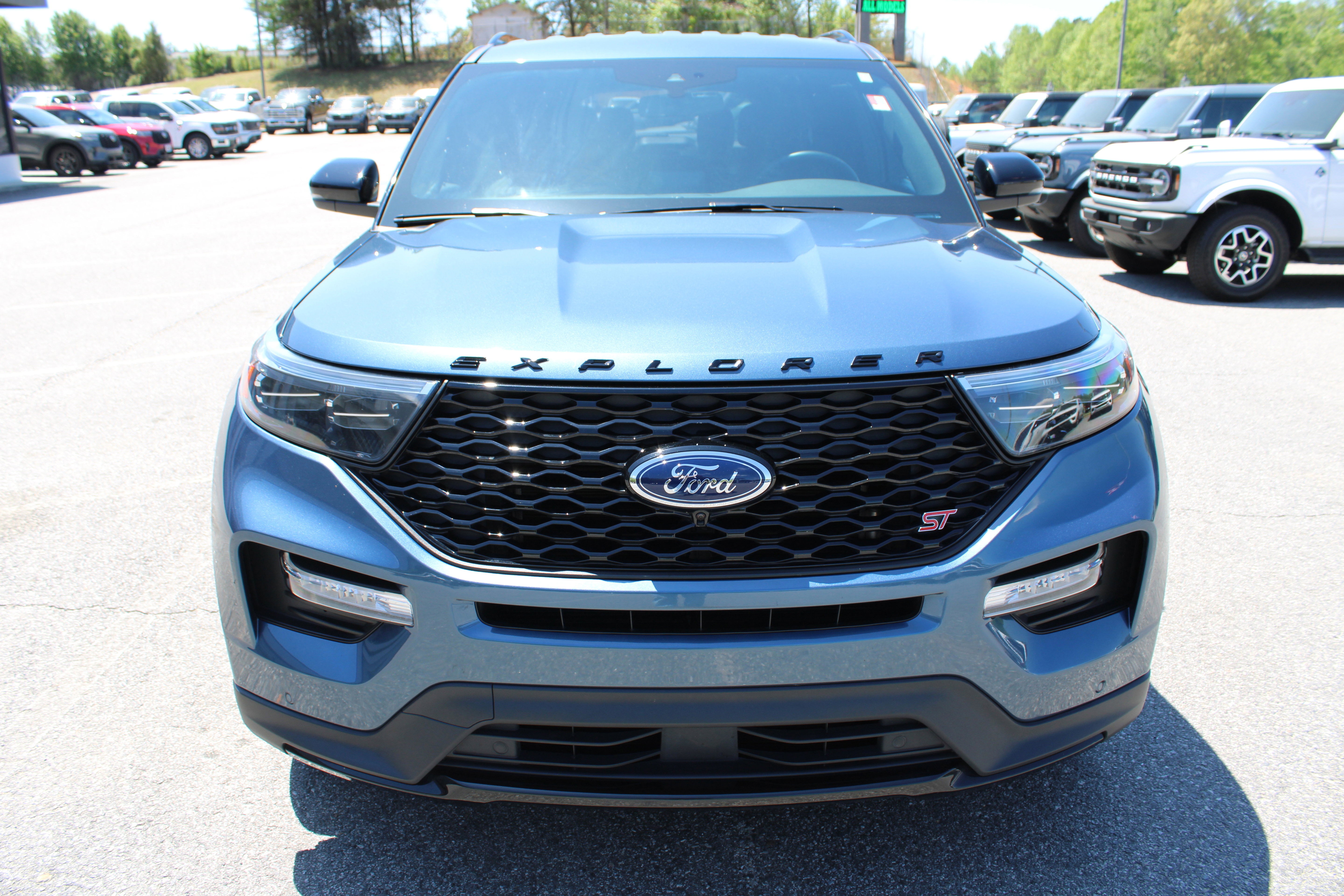 Certified 2020 Ford Explorer ST w/ Premium Technology Package AWD/4WD image 3