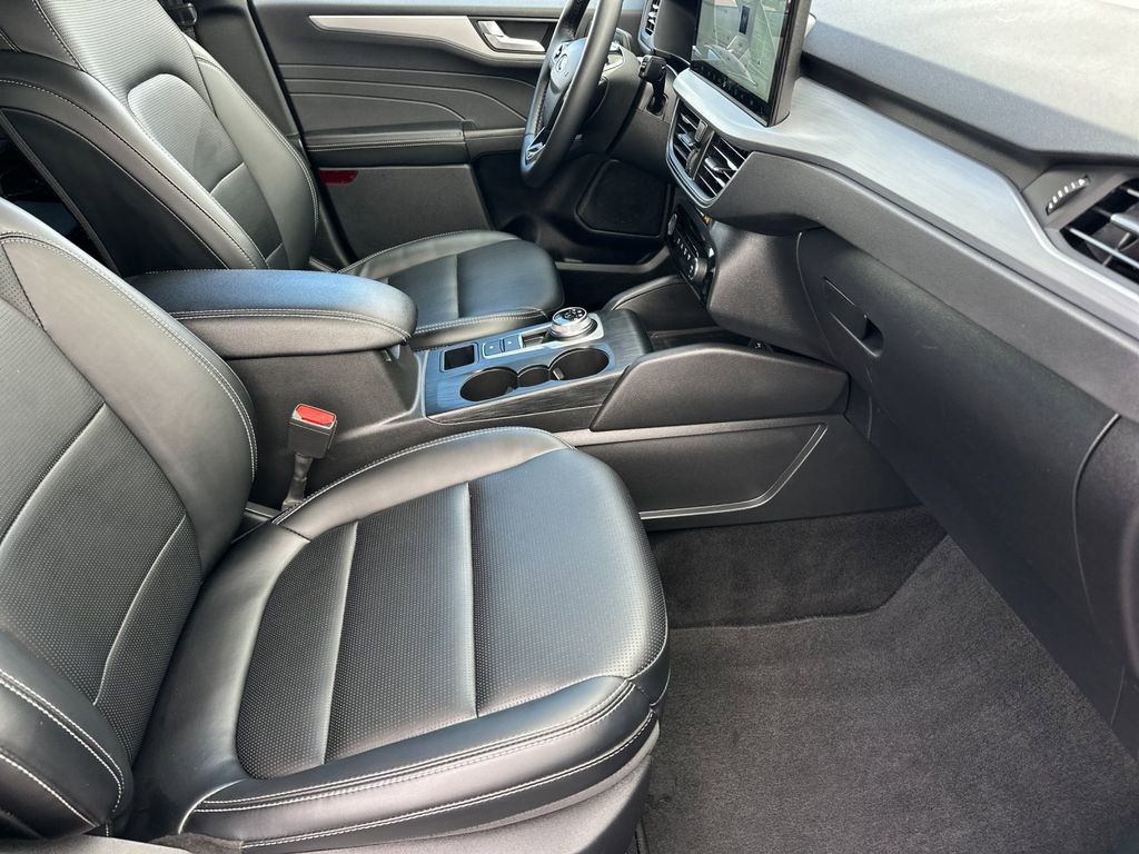 Certified 2025 Ford Escape Platinum AWD/4WD image 15