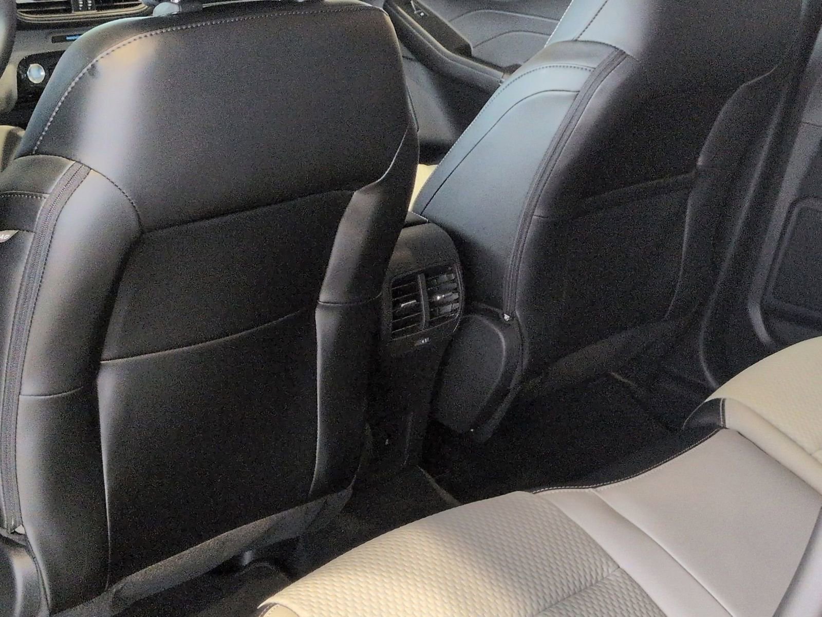 Certified 2025 Ford Escape SE image 21