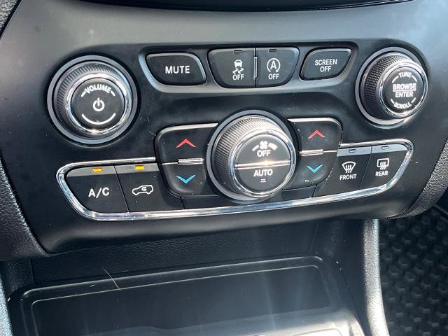 Used 2019 Jeep Cherokee Trailhawk w/ Comfort/Convenience Group AWD/4WD image 14