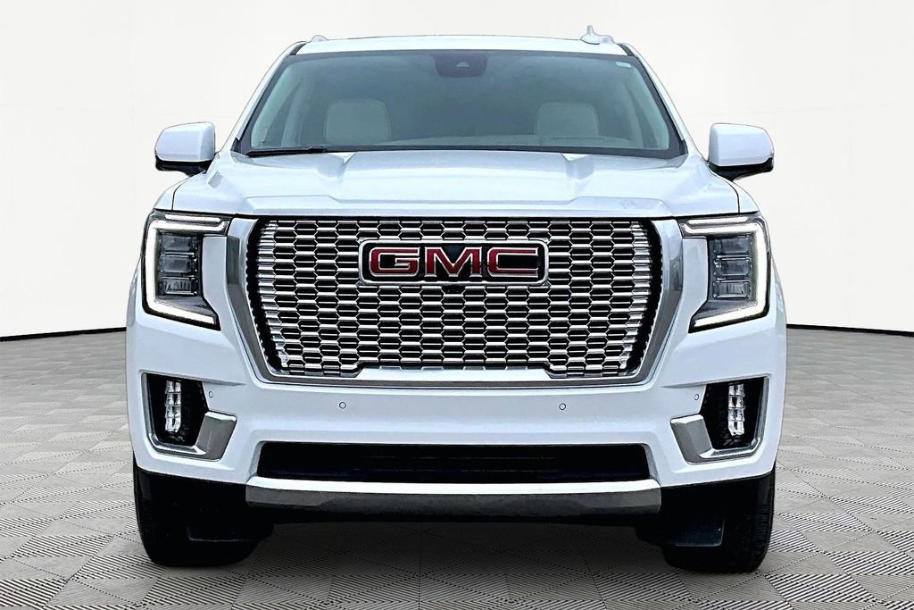 Used 2024 GMC Yukon Denali w/ Advanced Technology Package AWD/4WD image 3