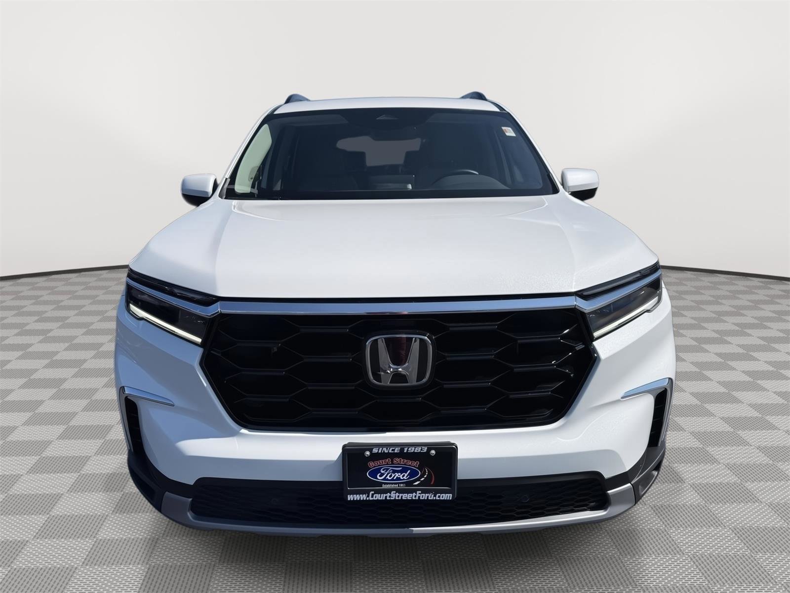 Used 2025 Honda Pilot Touring image 8